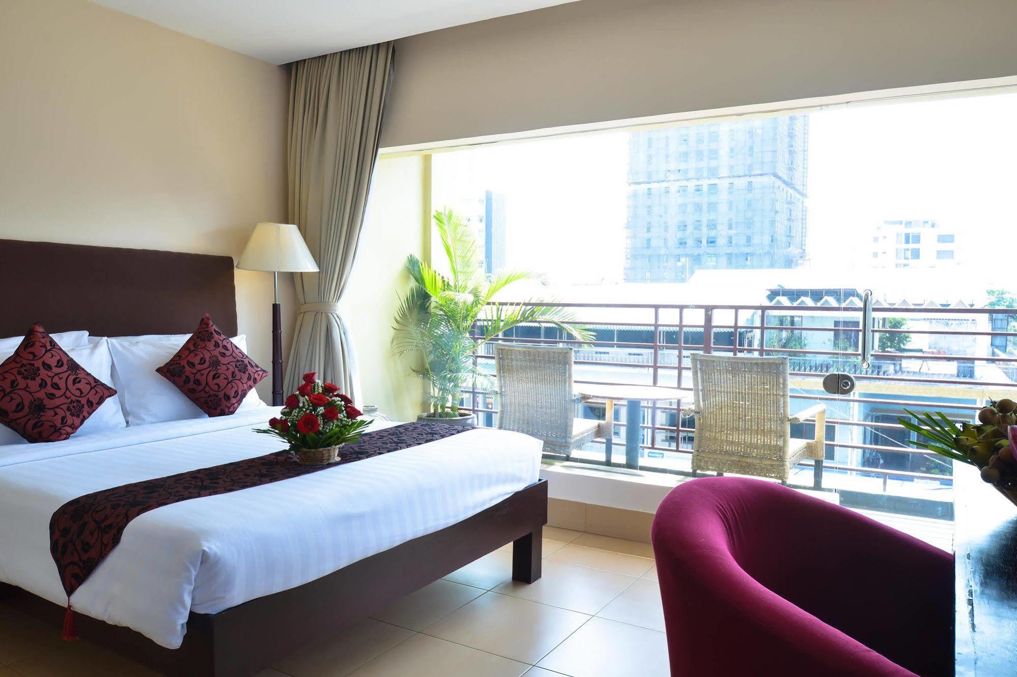 Feeling Home Hotel Phnom Penh Exterior foto
