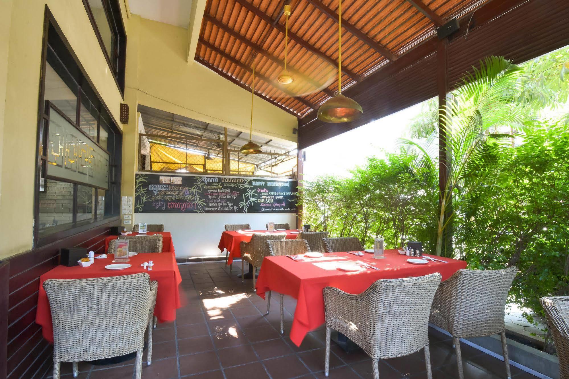 Feeling Home Hotel Phnom Penh Exterior foto